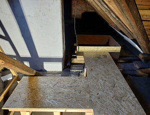 Zateplení stropu rodinného domu a zhotovení revizní lávky